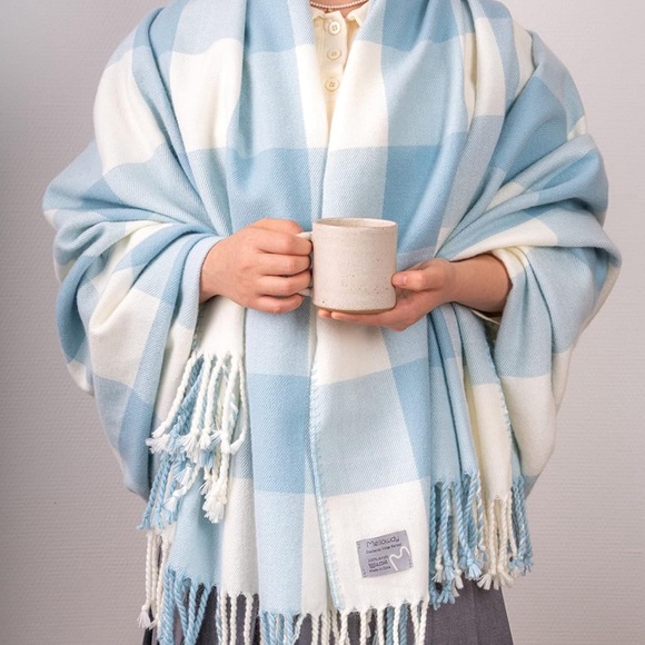 NWT Check Plaid Throw Blanket - Faux Cashmere with Fringe - Light Blue White - Picture 3 of 6